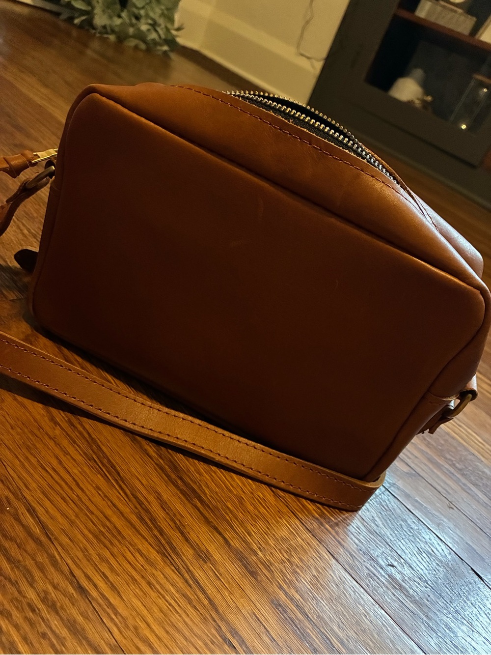 Portland Leather Goods “Large” Camera Bag Purse in “Honey” - Picture 5 of 8
